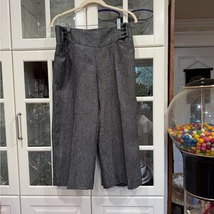 Max Studio Vintage Gray Capri/Gaucho Trousers
